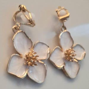Gold Tone Pink/White Flower non pierced/clip on earrings adults image 8