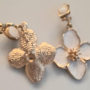 Gold Tone Pink/White Flower non pierced/clip on earrings adults image 10