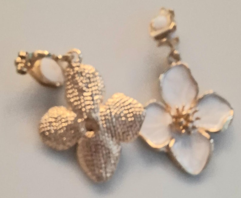 Gold Tone Pink/White Flower non pierced/clip on earrings adults image 10