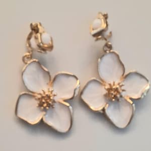 Gold Tone Pink/White Flower non pierced/clip on earrings adults White