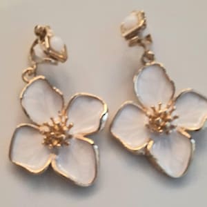 Gold Tone Pink/White Flower non pierced/clip on earrings adults image 9
