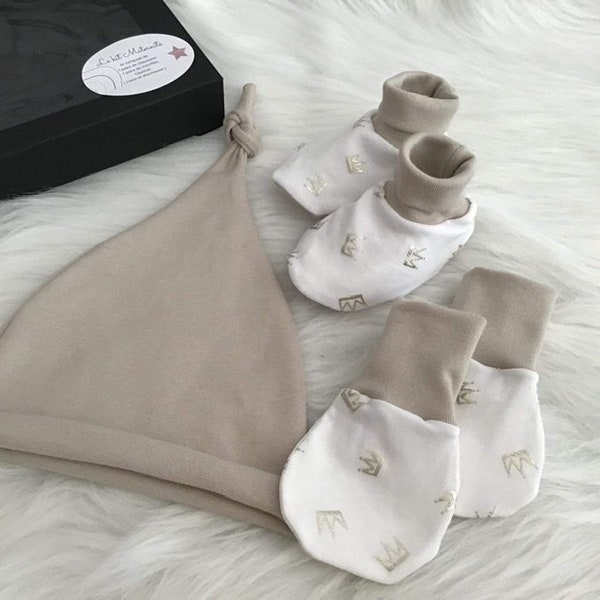 Kit maternité bonnet , moufle et chaussons écru et beige