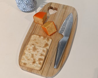 Handgemachtes Schneidebrett Servier Käsebrett Charcuterie Holz Hacken Liebe Herz Einweihungsparty Bauernhaus Home Kitchen Decor Geschenk für Sie