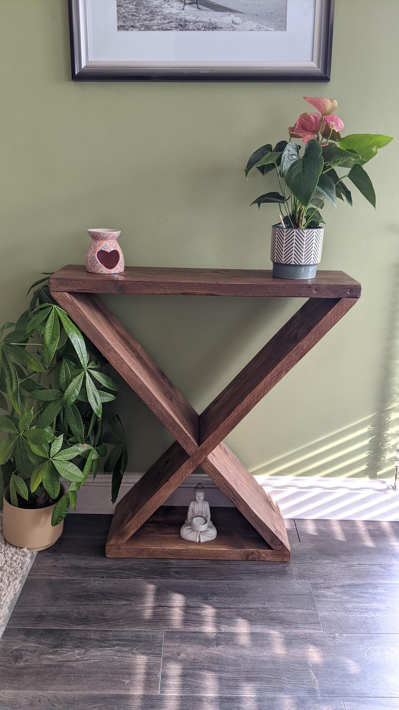 Mueble de pasillo rústico de madera hecho a mano: consola con estantería en ángulo imagen 5