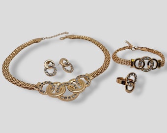 Glamorous Gold: Conjunto de joyería de CINCO anillos para mujer: collar, aretes, pulsera y anillo"