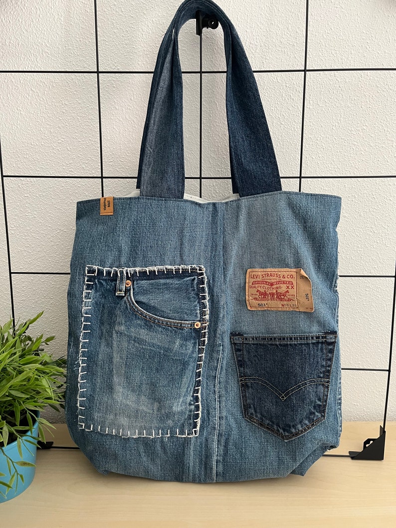 Shopper van gerecyclede jeans met gehaakte accenten afbeelding 2