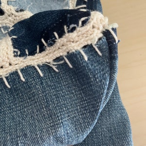 Shopper van gerecyclede jeans met gehaakte accenten afbeelding 8