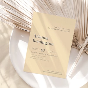 Faire-part imprimable minimaliste pour shower de mariage, invitation simple pour shower de mariage, or pastel sable beige jaune gris, chic élégant, personnalisé 5 x 7