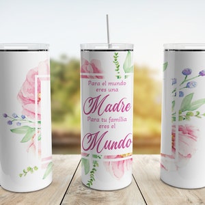 Para El Mundo Eres Una Madre, Para Tu Familia Eres El Mundo Tumbler Wrap PNG, Dia das Mães 20 oz Skinny Tumbler Design de sublimação