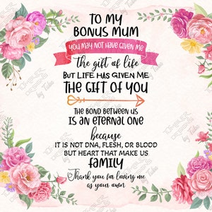 Puede incluir: Un dise&ntilde;o digital con un fondo de acuarela y detalles florales. El texto dice "To My Bonus Mum" seguido de un mensaje sincero sobre la familia y el amor. Rosas rosas y rojas y vegetaci&oacute;n enmarcan el texto.