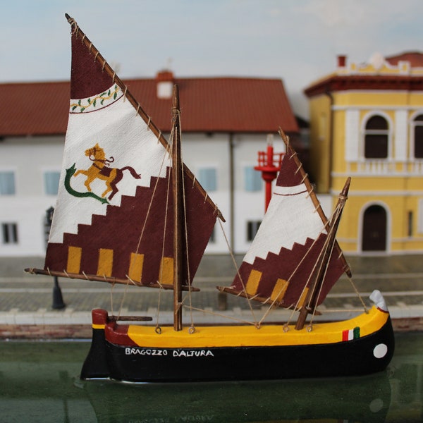 assembly kit of the "Small Floating Museum"