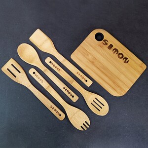 Personalisiertes Küchen Set aus Bambusholz I Besteck-Set + Schneidebrett