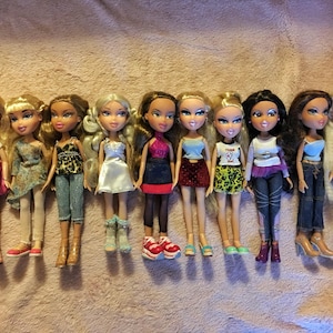 Different vintage Bratz dolls, some with accessories