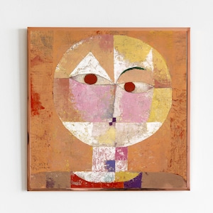 Puede incluir: Pintura abstracta de una cara con formas geométricas en tonos de rosa, amarillo, blanco y rojo sobre un fondo marrón.