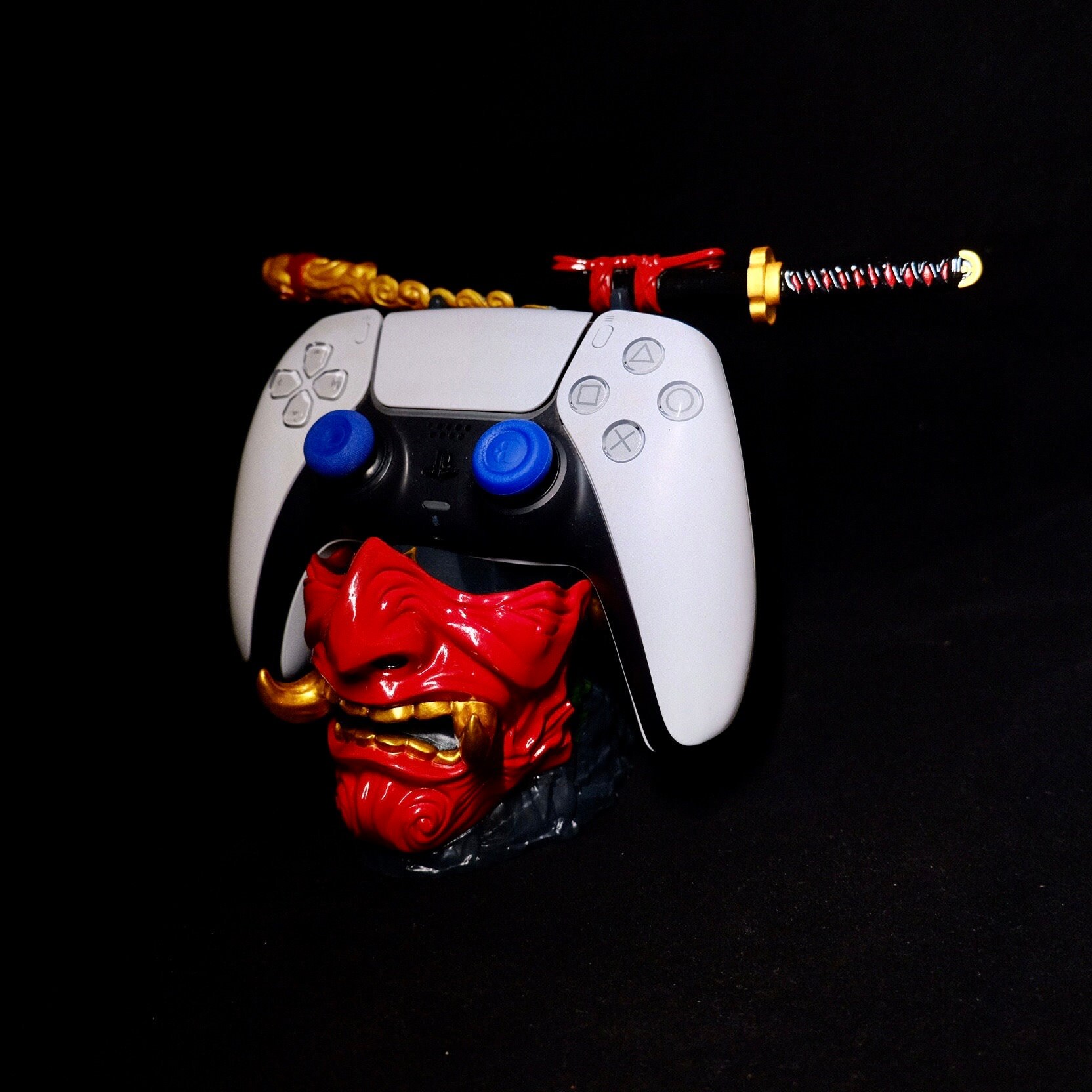 NiHome Samurai-Masken Controller Halter - Handgefertigte Resin-Skulptur Mit Ladedock Für Gaming-Controller