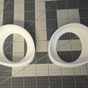 Oeil blanc en fourrure imprimé en 3D