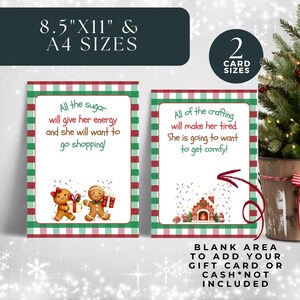 K&ouml;nnte beinhalten: Zwei druckbare Weihnachts-Geschenkkartenhalter mit rotem und gr&uuml;nem kariertem Hintergrund. Die erste Karte zeigt ein Lebkuchenpaar mit dem Text "All the sugar will give her energy and she will want to go shopping!" Die zweite Karte zeigt ein Lebkuchenhaus mit dem Text "All of the crafting will make her tired. She is going to want to get comfy!" Beide Karten haben einen leeren Bereich, um eine Geschenkkarte oder Bargeld hinzuzuf&uuml;gen.