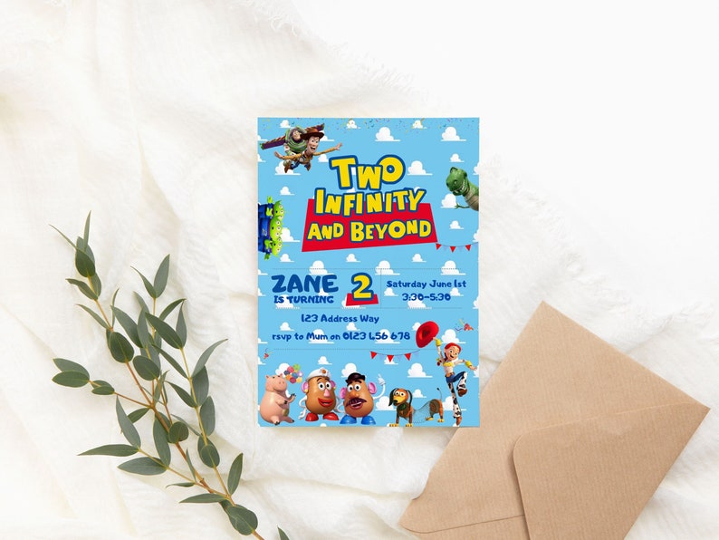Puede incluir: Una invitaci&oacute;n de cumplea&ntilde;os azul y roja con tem&aacute;tica de Toy Story. La invitaci&oacute;n dice "Two Infinity and Beyond" y presenta personajes de la pel&iacute;cula, incluidos Woody, Buzz Lightyear y Rex. La invitaci&oacute;n es para la fiesta de cumplea&ntilde;os n&uacute;mero 2 de Zane, el s&aacute;bado 1 de junio de 3:30 a 5:30. La informaci&oacute;n de RSVP est&aacute; incluida en la invitaci&oacute;n.