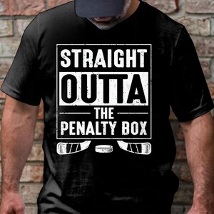 Camiseta Straight Outta The Penalty Box, Camiseta de hóquei no gelo, Camiseta de hóquei, Presente para jogador de hóquei, Presente para fã de hóquei, Camiseta de treinador de hóquei, Inverno