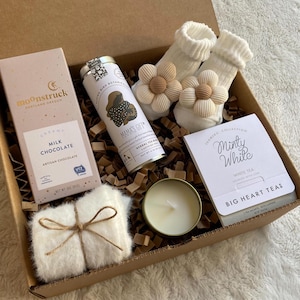 New Mom and Baby Gift Box - Care set for Women After Birth Giving, Baby Girl, Babyshower Gift Basket, Postpartum Recovery, Newborn Gift Box