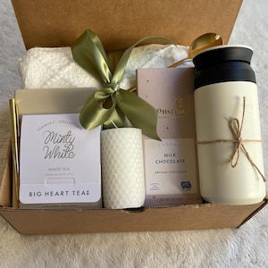 Christmas gift box, Hygge gift box for her, Gift box for women, Care package for her, Gift for womens, Birthday Gift box with blankets