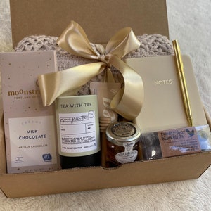 Mothers Gift Box, Gifts for Mom, Birthday Gift Set, Self Care Gift for Grandmother, Daughters to Mother Gift, Hygge Basket Gift Box