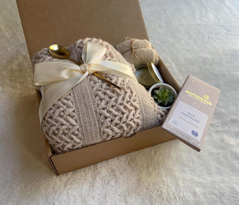 Christmas Gifts Set for Friend, Nice and Warm Care Package for Women