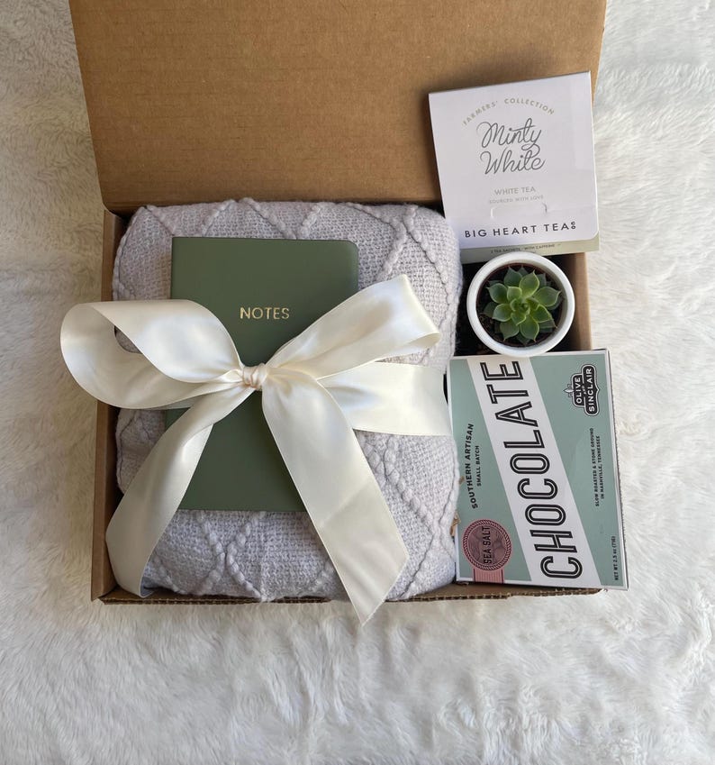 Cozy Gift Box for Her, Self Care Gift Box, Mothers Day Gift Set For Her Mom, Miss You Box, Sending a Hug, Gift for Colleagues, Cute Gift Box