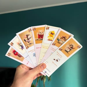 Set von 7 illustrierte Lesezeichen mit witzigen Zitaten - Geschenk für Buchliebhaber und Kaffee Fans - original handgemachtes Lesezeichen