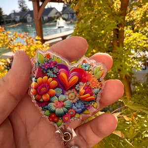 3D Herz mit niedlichen Blumen Badge Reel