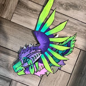 Può includere: Un set di tre tazze in ceramica con finitura opaca e macchiettata. Le tazze sono nei toni del crema, grigio chiaro e grigio scuro. Ogni tazza ha un design semplice e minimalista e un manico arrotondato.