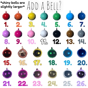Puede incluir: Un gr&aacute;fico de 26 cascabeles de diferentes colores, etiquetados con los n&uacute;meros del 1 al 26. El texto "ADD A BELL?" est&aacute; en la parte superior del gr&aacute;fico. El texto "*shiny bells are slightly larger*" est&aacute; en la parte superior izquierda del gr&aacute;fico.
