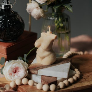 Mom Body Candle / Curvy Female / Beeswax Candle
