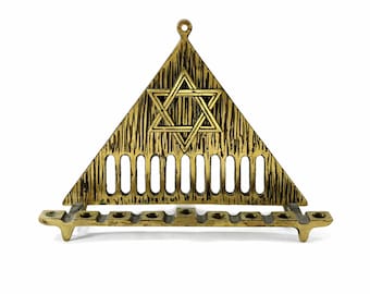 ヴィンテージ真鍮製ハヌカ・メノラ ダビデの星 イスラエル ユダヤ教 三角形ハヌキア 8.5インチ ユダヤ教装飾