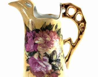 Jarra de crema de porcelana estilo antiguo con rosas rosas y asa ornamentada dorada de 5 pulgadas.
