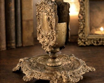 Cinzeiro/porta-fósforos vintage ornamentado com querubim em metal fundido dourado para mesa, 12,7 cm (5 polegadas).