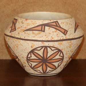 Zuni Pueblo pot By Belvert Kallestewa,  4&quot; dia.