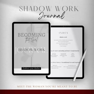 Peut inclure: Deux tablettes noires affichant la couverture et l'index d'un journal. La couverture indique "BECOMING That Girl SHADOW WORK" avec "Embrace your shadow" en dessous. L'index liste des sujets comme "shadow work" et "journaling". Un stylet blanc repose sur la tablette de droite.
