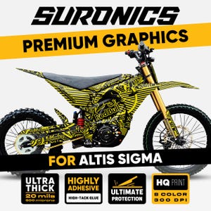 Può includere: Una moto da cross elettrica SurRon gialla e nera con marchio "Premium Graphics" e "Red Bull". L'immagine include il testo che dice "For Altis Sigma", "Ultra Thick", "Highly Adhesive", "Ultimate Protection" e "HQ Print".