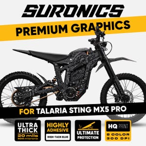 Könnte beinhalten: Schwarzes und graues SurRon Elektro-Dirtbike mit Grafikdesign. Das Bild enthält den Text "SURONICS PREMIUM GRAPHICS" und "FOR TALARIA STING MX5 PRO". Zusätzlicher Text hebt Merkmale wie "ULTRA THICK", "HIGHLY ADHESIVE" und "ULTIMATE PROTECTION" hervor.
