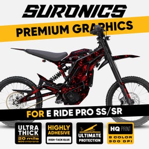 以下が含まれることがあります： 「SURONICS PREMIUM GRAPHICS」と「FOR E RIDE PRO SS/SR」の文字が入った、黒と赤の電動バイク。バイクは黒いフレームとホイールで、赤いスプラッターグラフィックが施されています。画像には、製品の厚さ、接着剤、印刷品質に関する詳細も含まれています。
