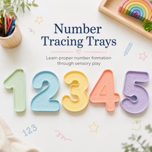 Puede incluir: Cinco bandejas de trazado de números en colores pastel con forma de los dígitos 1, 2, 3, 4 y 5. Cada bandeja presenta flechas direccionales grabadas y líneas punteadas. El texto dice Number Tracing Trays y Learn proper number formation through sensory play.