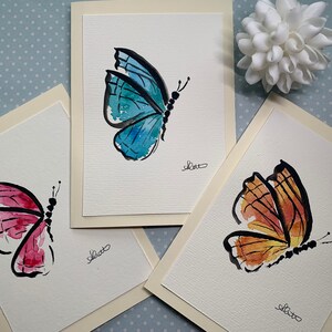 Cartões de borboletas pintados à mão