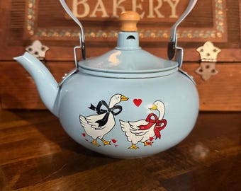 Teiera vintage anni '80 in smalto blu a forma di oca