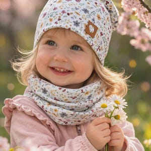 Frühlings Set für Mädchen – Beanie & Loop Schal mit zartem Blumenmuster – Kinder Mütze mit Floral Print