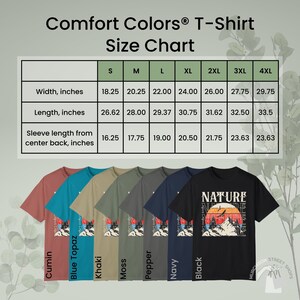 K&ouml;nnte beinhalten: Eine Gr&ouml;&szlig;entabelle f&uuml;r Comfort Colors T-Shirts zeigt Ma&szlig;e in Zoll f&uuml;r Breite, L&auml;nge und &Auml;rmell&auml;nge. Darunter sind sechs T-Shirts in verschiedenen Farben, darunter Schwarz, Marine und Khaki, jeweils mit einem Berg- und Sonnenuntergangsmotiv.