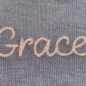 Chain Script #3 Machine Embroidery Font Alfabet 5 formaten: 0.5&quot;, 0.75&quot;, 1&quot;, 1.25&quot;, 1.5&quot; BX inbegrepen 1057