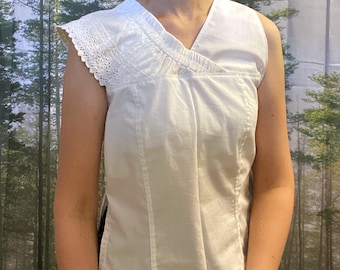 Camiseta de tirantes blanca de algodón reciclado con detalle de encaje vintage, talla 38 (UE), estilo bohemio veraniego, encaje reciclado, moda femenina ecológica