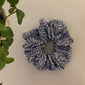 Upcycled Cotton Soft Scrunchie, Floral Cotton Scrunchy, Sustainable Hair Rubber, Washable Hair Accessor, Ethically hand-made, Boho Accessory