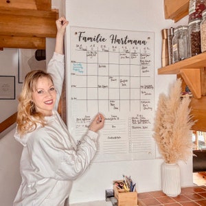 Familienplaner | Hochkant 4 Namen | Planer für vier Personen | Personalisierter Monatsplaner aus Acrylglas | Familienkalender für die Wand
